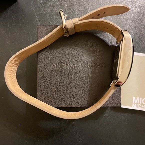 Micheal Kors watch. - Picture 3 of 5